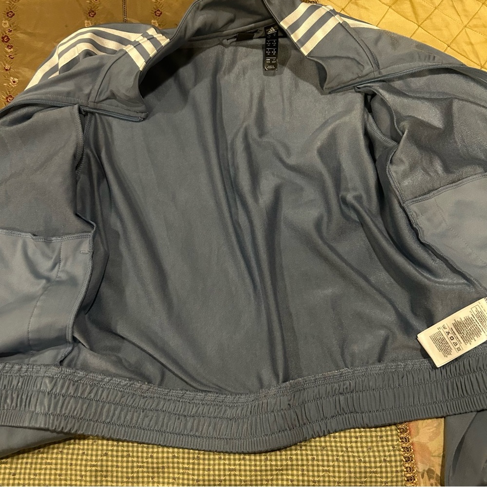 Adidas sweater - Picture 4 of 4